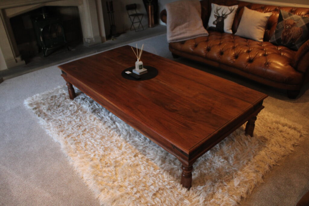 Living room at Habberjam Farm with solid wood coffee table and seating